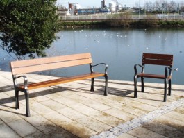 Lot de 4 bancs en bois...