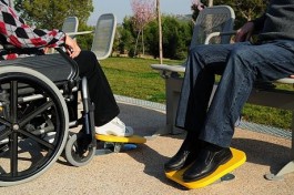 DEUX FAUTEUILS AVEC 2...