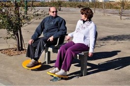 DEUX FAUTEUILS AVEC 1...