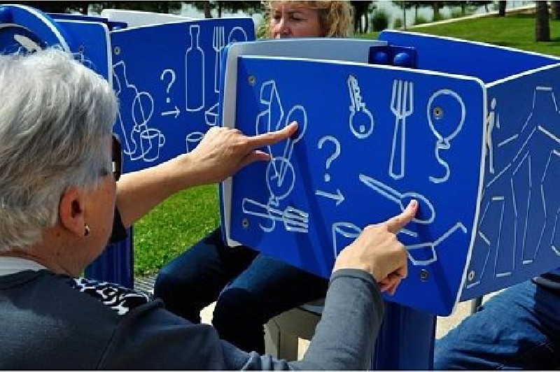 BANC AVEC PÉDALE ET MENTALCUBE II POUR ALZHEIMER