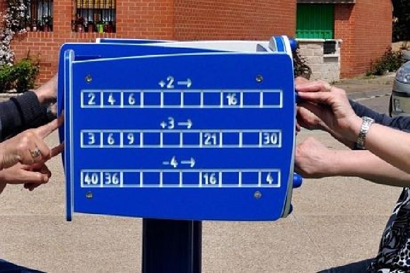 BANC AVEC PÉDALE ET MENTALCUBE II POUR ALZHEIMER