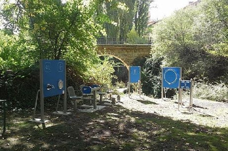PANNEAU AVEC ROUE D' ÉPAULE