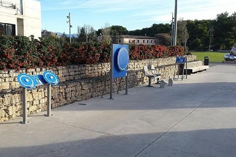 PANNEAU AVEC ROUE D' ÉPAULE