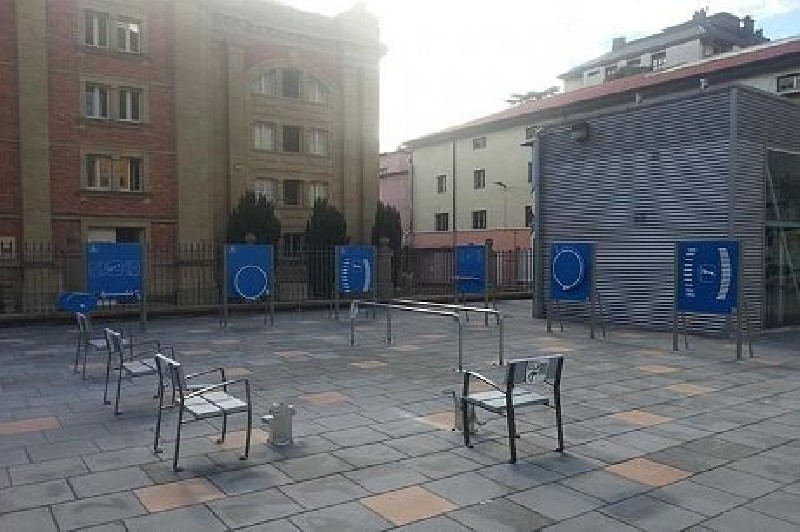 PANNEAU AVEC ROUE D' ÉPAULE