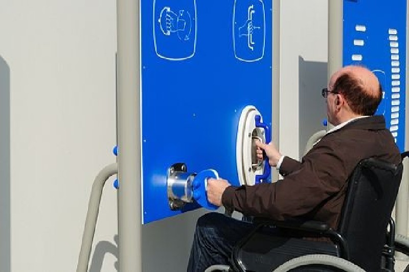 PANNEAU AVEC ROUE D' ÉPAULE