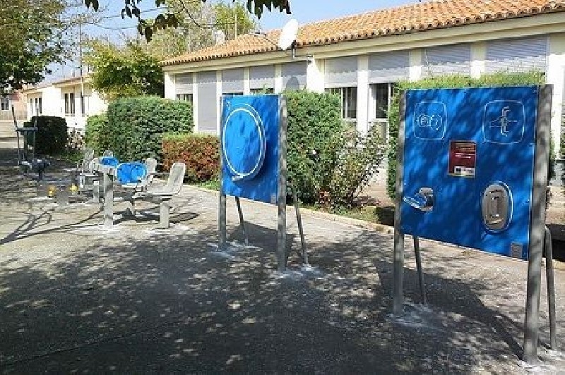 PANNEAU AVEC ROUE D' ÉPAULE