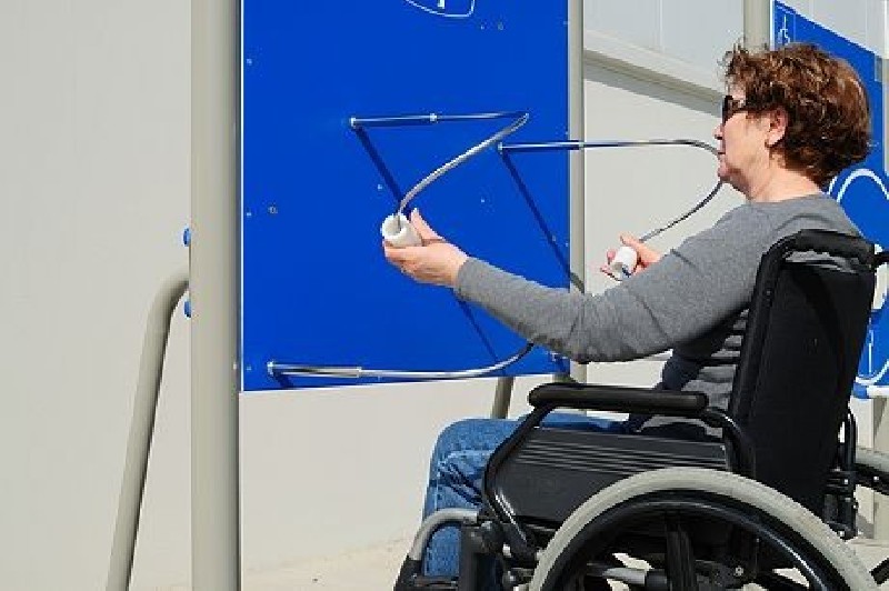 PANNEAU AVEC DOUBLE HÉLICE. ACCESSIBLE PMR