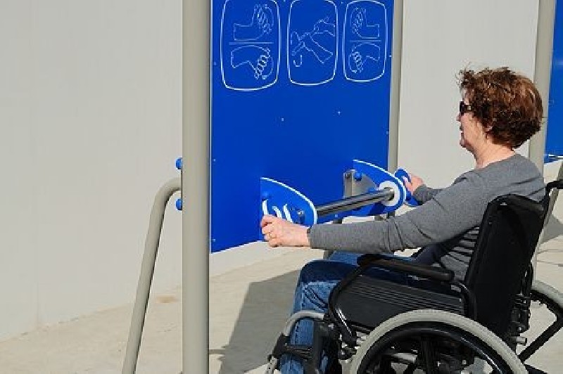 PANNEAU AVEC ROULEAU ROTATIF. ACCESIBLE PMR