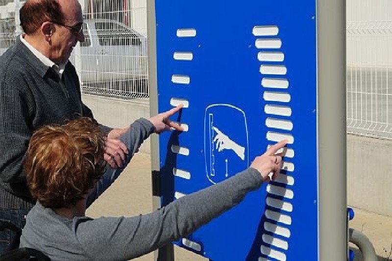 PANNEAU AVEC LABYRINTHES. ACCESSIBLE PMR