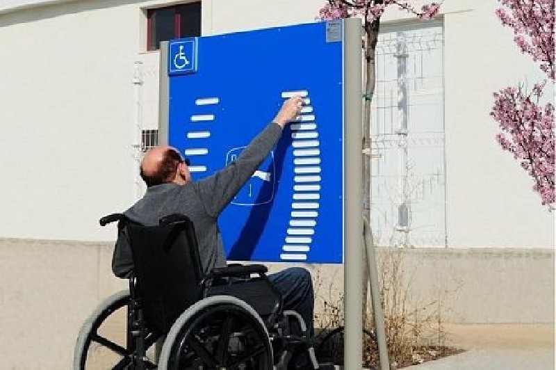PANNEAU AVEC LABYRINTHES. ACCESSIBLE PMR