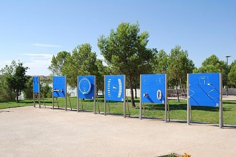 PANNEAU AVEC LABYRINTHES. ACCESSIBLE PMR