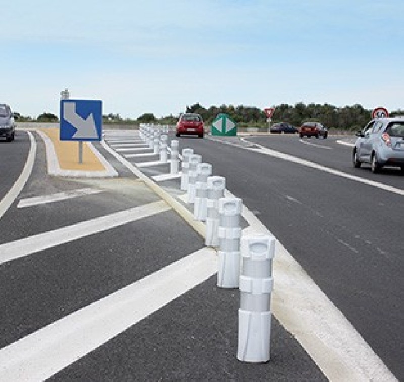 Borne relevable en plastique