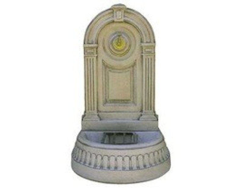 Fontaine coloniale en béton