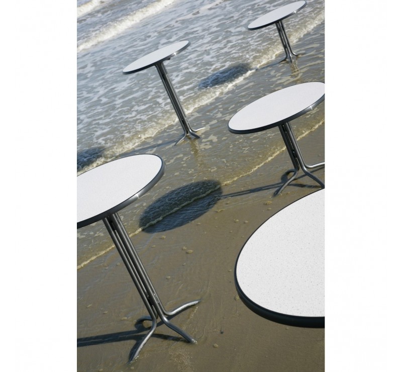Lot de 4 tables mange debout