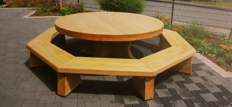 Table pique-nique en bois de robinier Ø 3,20 m