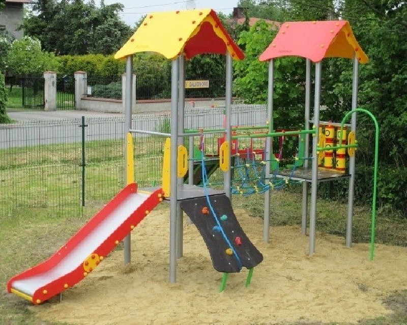 Aire de jeux pour enfants de 0 à 14 ans