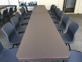 Lot de 10 tables : 220 x 67...