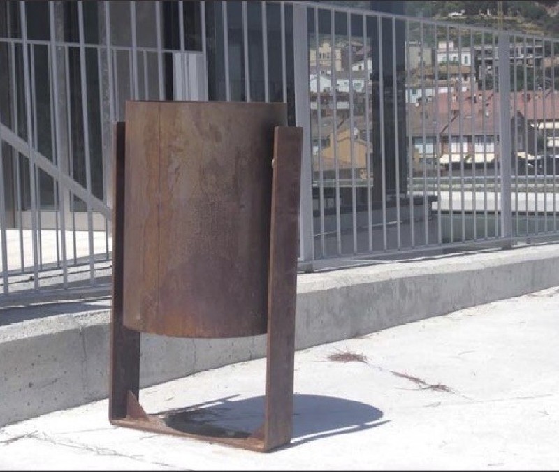 Poubelle corten