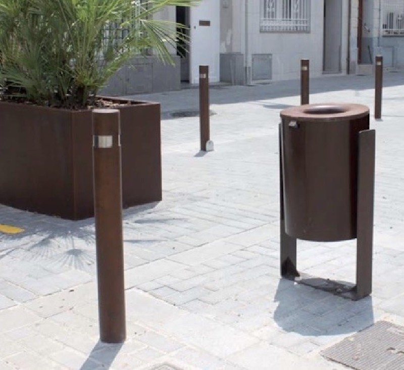 Poubelle en acier corten