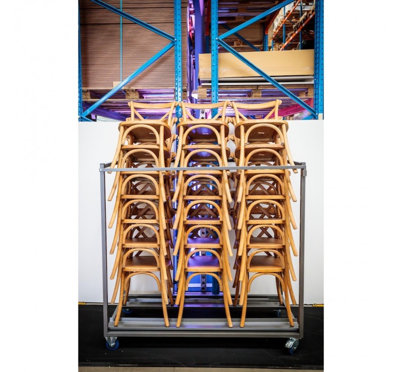 Chaise en bois robuste