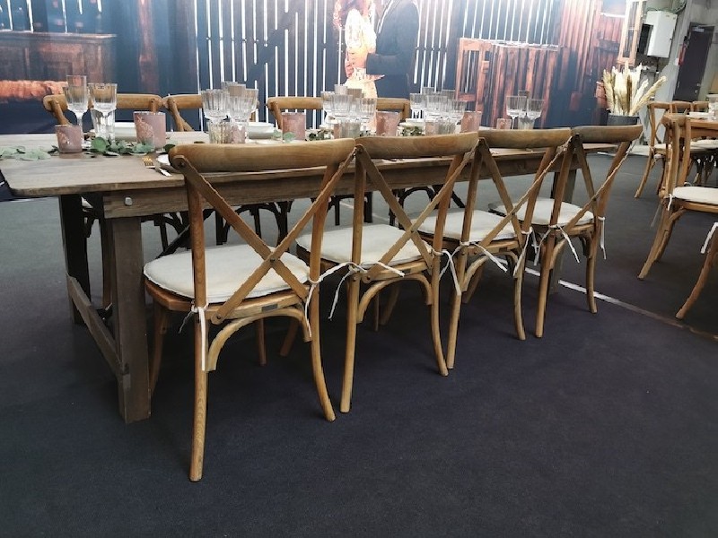 Chaise en bois robuste