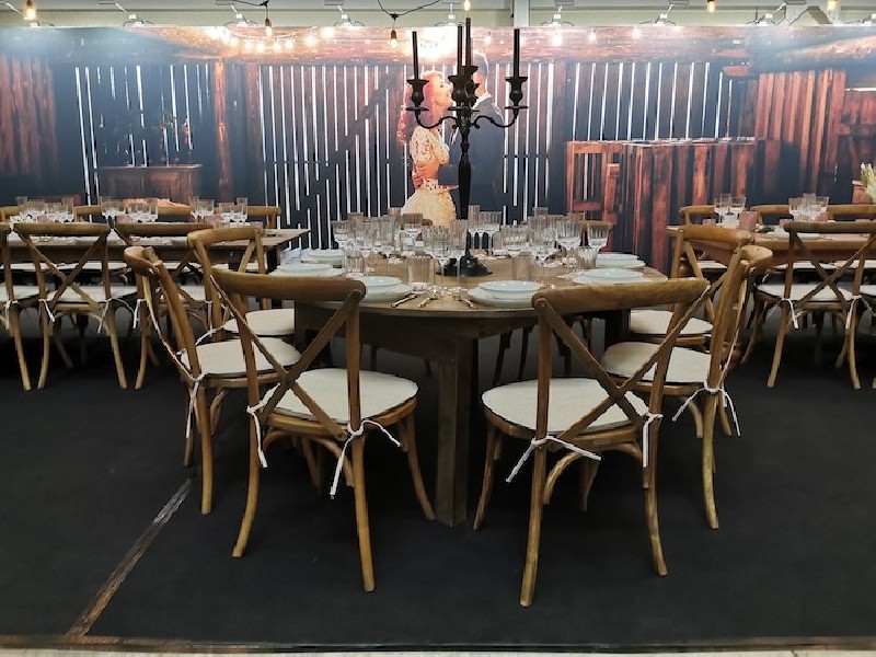 Table ronde pliante en bois d'orme