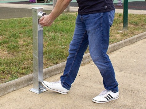 Totem distributeur de gel hydroalcoolique