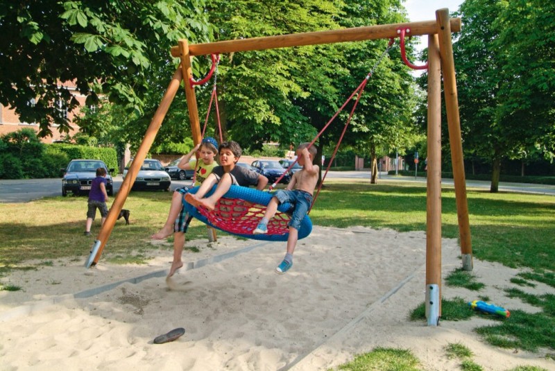 Balançoire soucoupe volante en bois