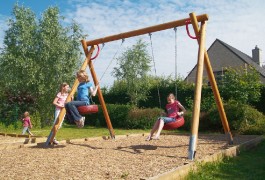 GRANDE BALANÇOIRE AVEC 2 PNEUS