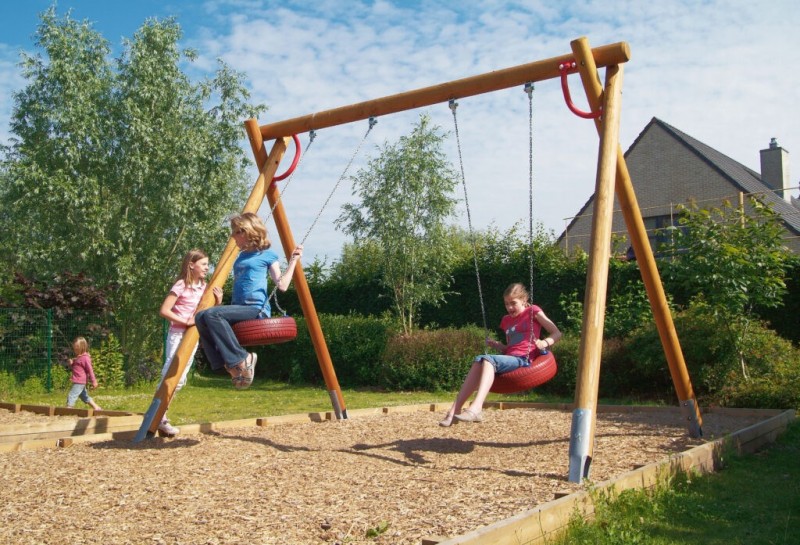 GRANDE BALANÇOIRE AVEC 2 PNEUS