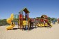 AIRE DE JEUX AVEC DES GRANDES STRUCTURES COMBINÉES