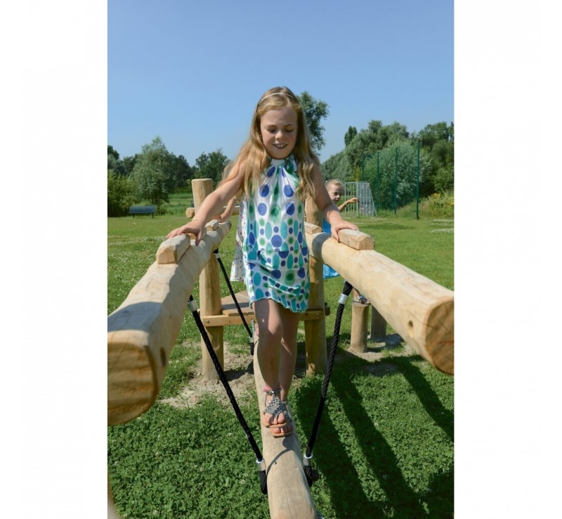 Le parcours d'agilité trail en bois de robinier pour les enfants