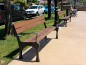 Banc public en bois tropical