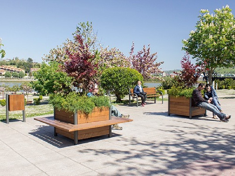 Banc public piétement acier galvanisé et lames bois tropical 1.95 m
