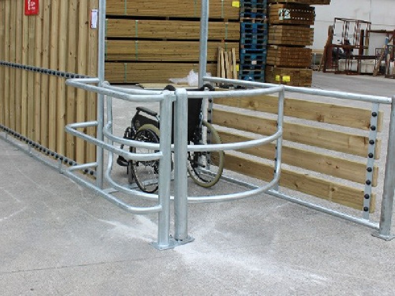 Barrière sélective accès fauteuteuil roulant
