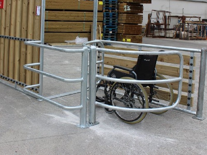 Barrière sélective accès fauteuteuil roulant