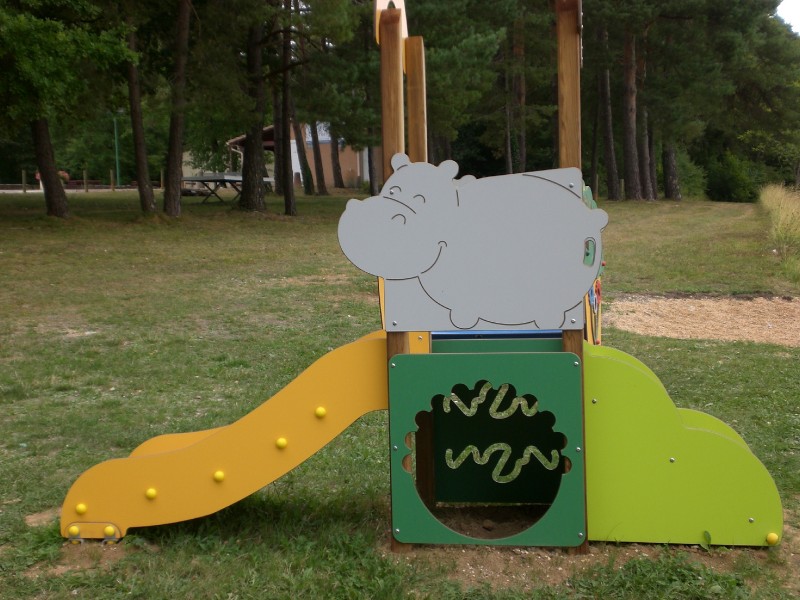 Le jeu du petit safari avec rhinocéros