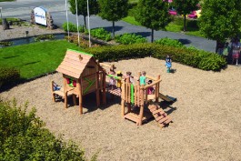 Aire de jeux en bois de robinier