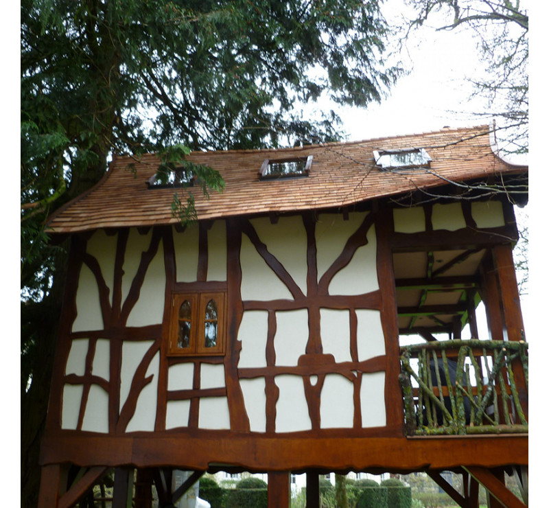 Aire de jeux maison en colombage