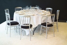 Chaise de Banquet Tradition...