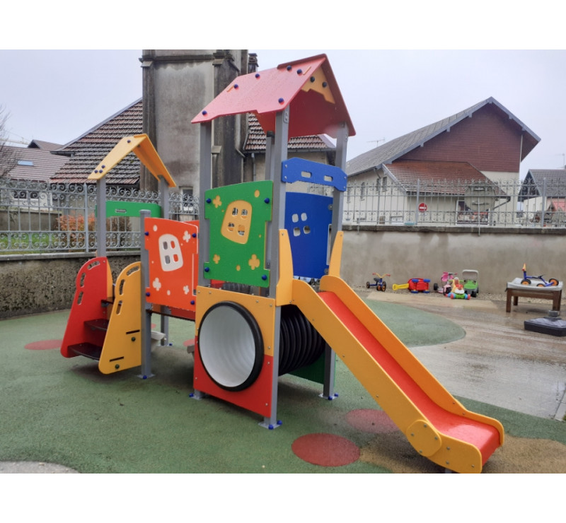 Petit château aire de jeu pour enfants