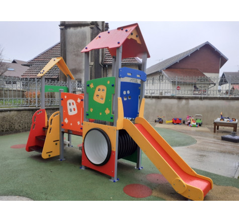 Petit château aire de jeu pour enfants