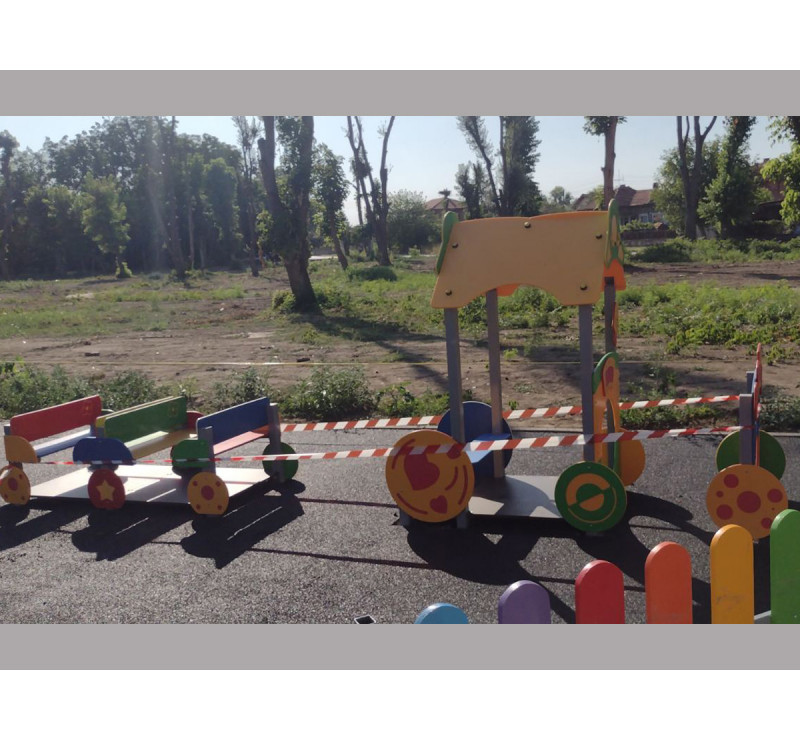 Le train avec ses wagonnets pour enfants de 0 à 6 ans