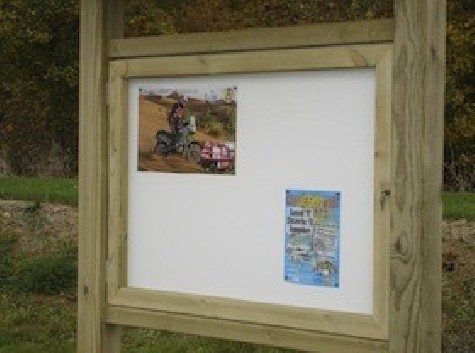 Panneau d'affichage bois sans toit (130 cm x 130 cm)