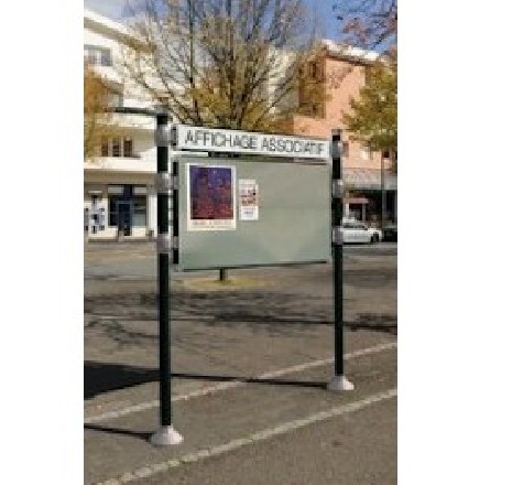 Panneau d'affichage libre sur poteaux