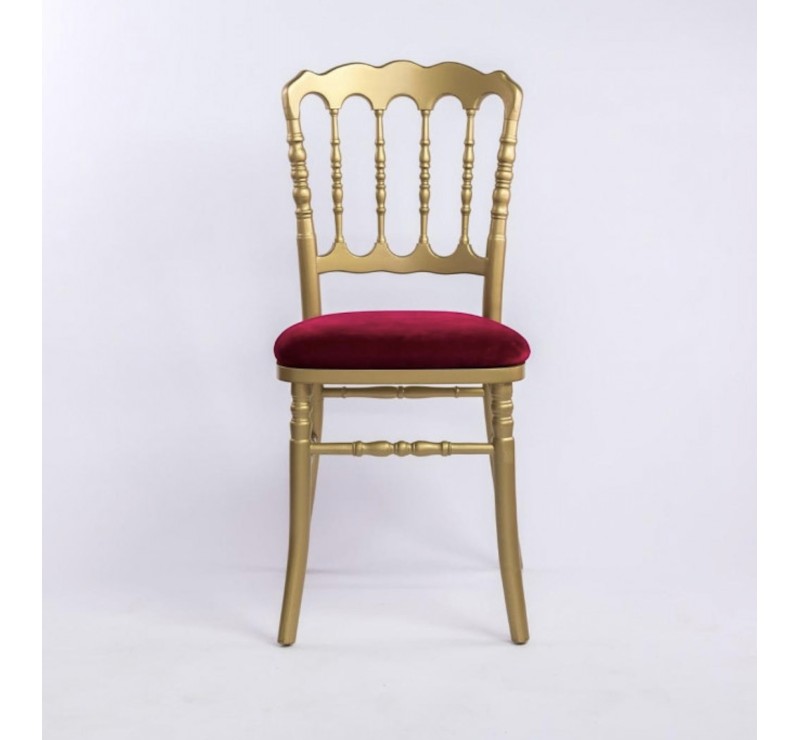Chaise en bois doré pour usage professionnel