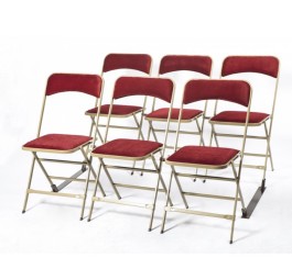 Chaise de spectacle rouge et dorée