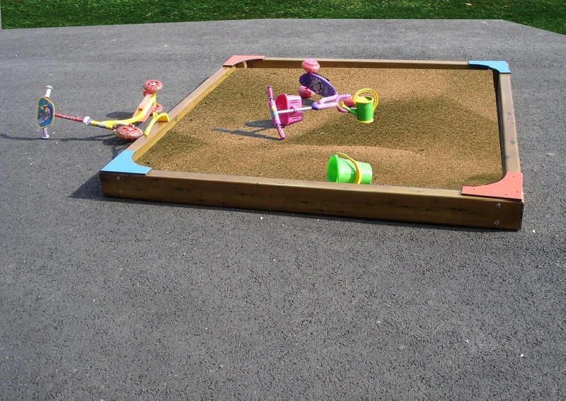 Bac à sable pour écoles - dimensions : 3 m x 3 m Bac à sable pour écoles - dimensions : 3 m x 3 m