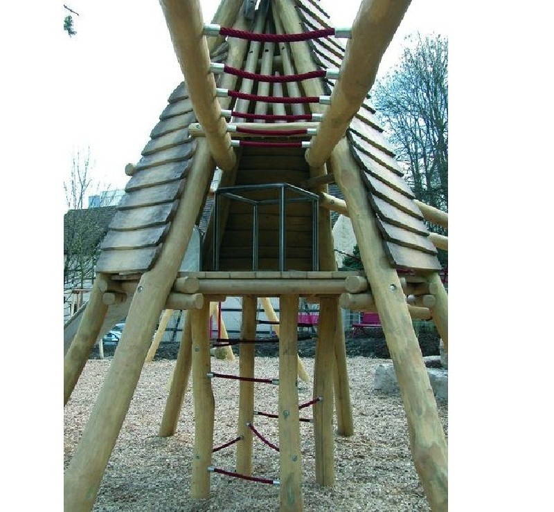 Aire de jeux tipi amérindiens en bois de robinier
