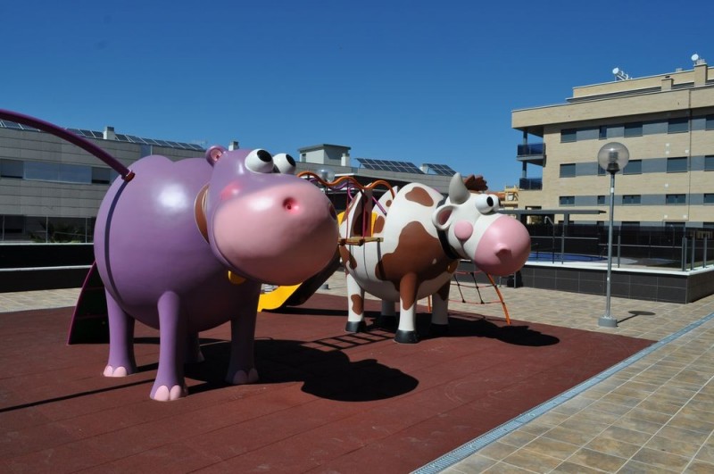 Structure de jeux "l'hippopotame et le toboggan avec mât de pompier"